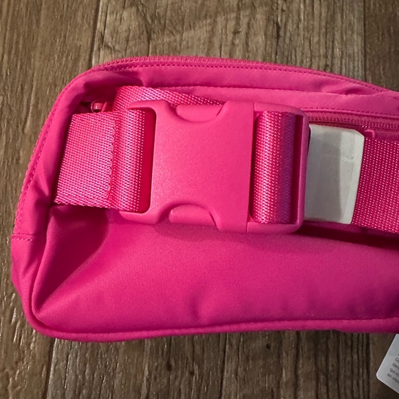 Sonic Pink Everywhere belt bag - Picture 5 of 5